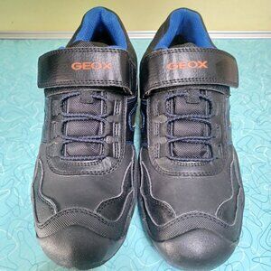 Geox kids velcro sneakers size 3.5 excellent condition